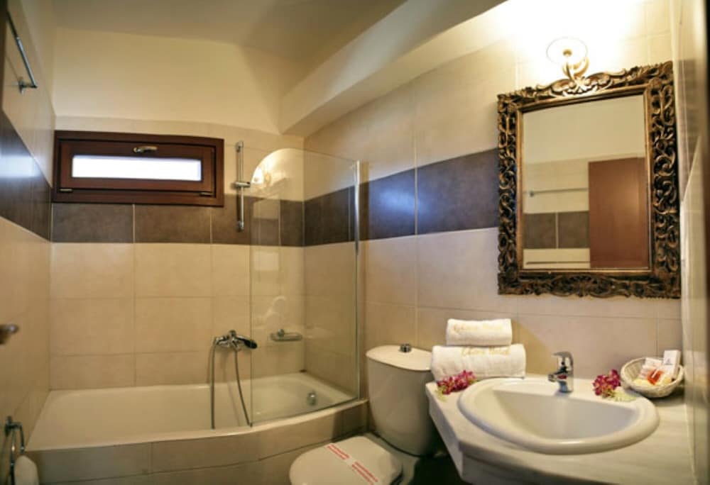 Clara Hotel — Hotel rooms in Lesvos Island