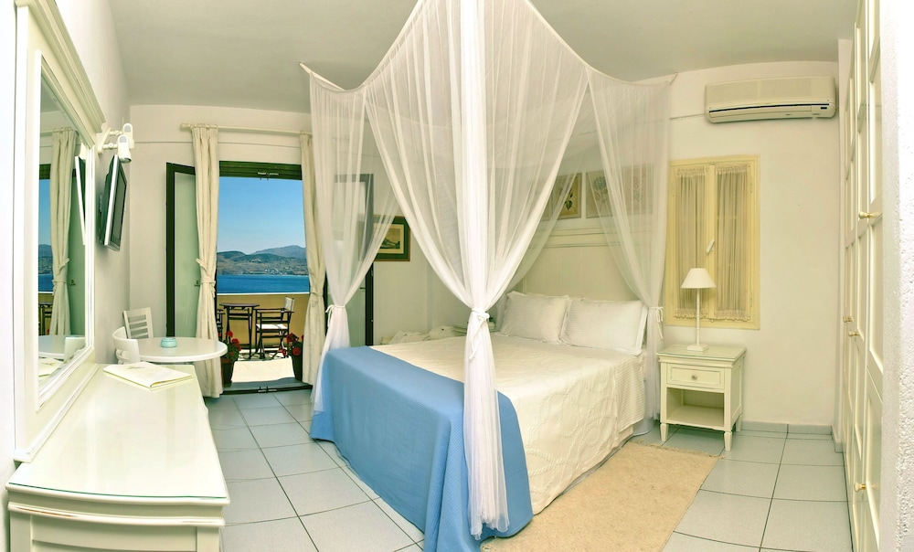Clara Hotel — Hotel rooms in Lesvos Island