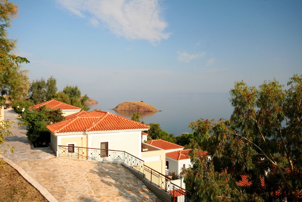 Clara Hotel — Hotel building in Lesvos Island