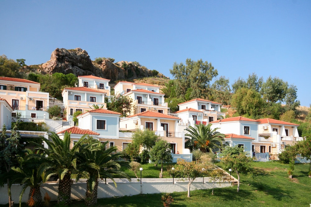 Clara Hotel — Hotel building in Lesvos Island