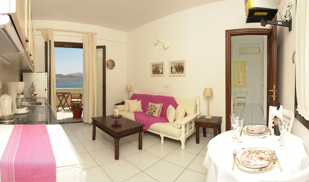 Clara Hotel — Hotel rooms in Lesvos Island