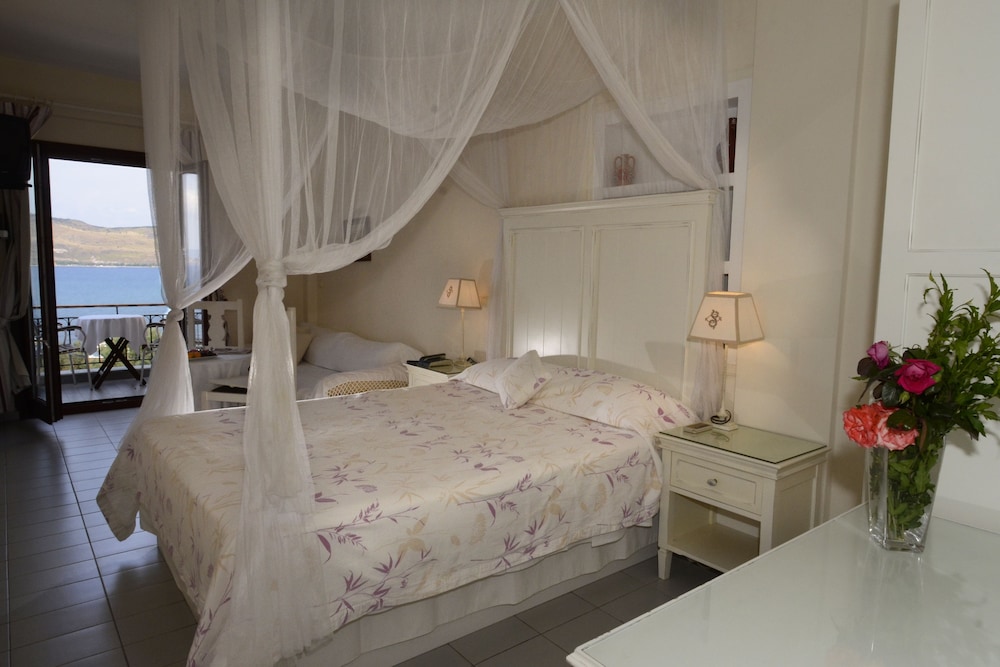 Clara Hotel — Hotel rooms in Lesvos Island