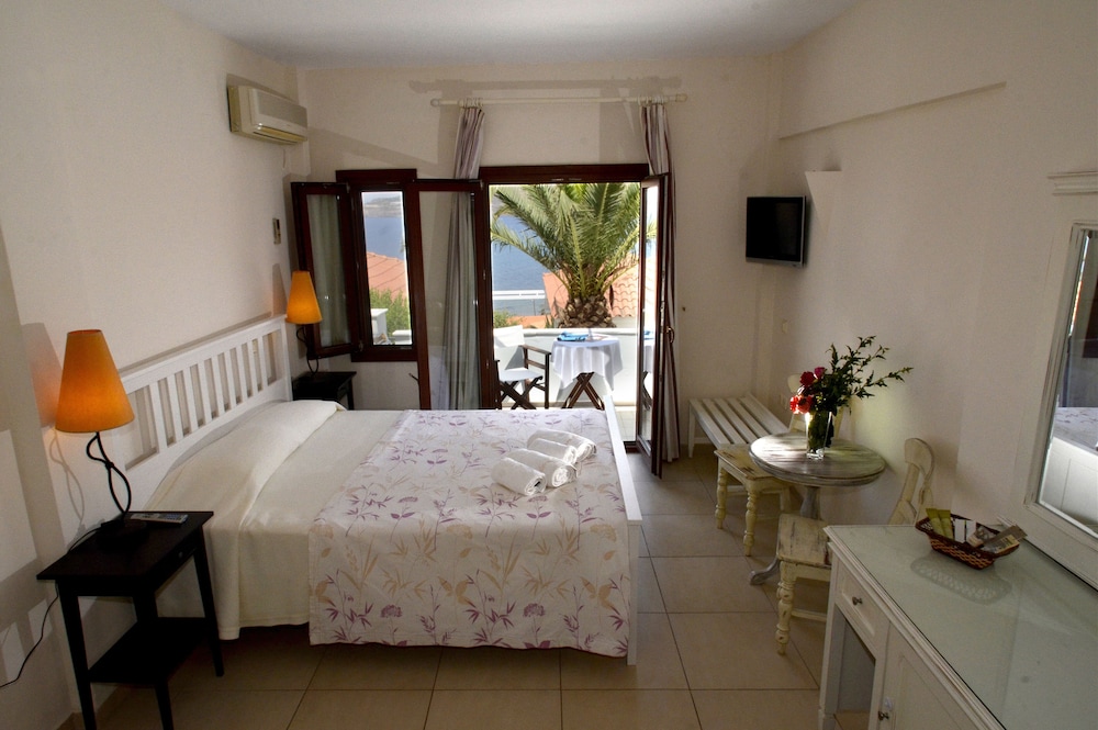 Clara Hotel — Hotel rooms in Lesvos Island