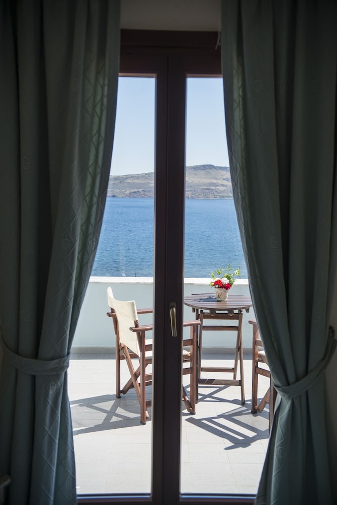 Clara Hotel — Hotel rooms in Lesvos Island