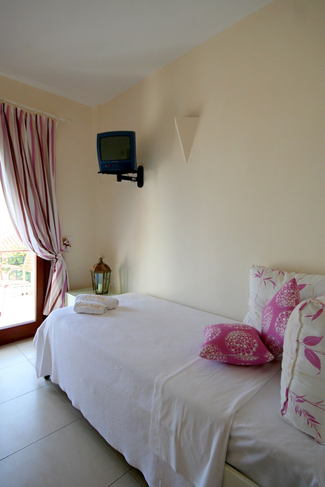 Clara Hotel — Hotel rooms in Lesvos Island