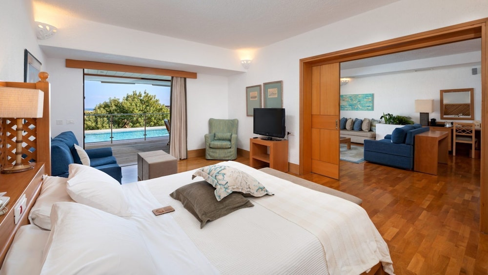 Porto Elounda Golf & Spa Resort — Hotel rooms in Elounda