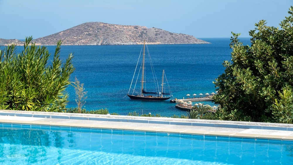 Porto Elounda Golf & Spa Resort — Swimming pool in Elounda