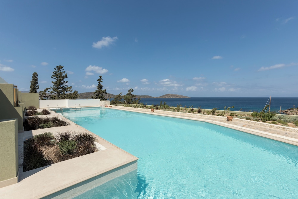 Porto Elounda Golf & Spa Resort — Swimming pool in Elounda