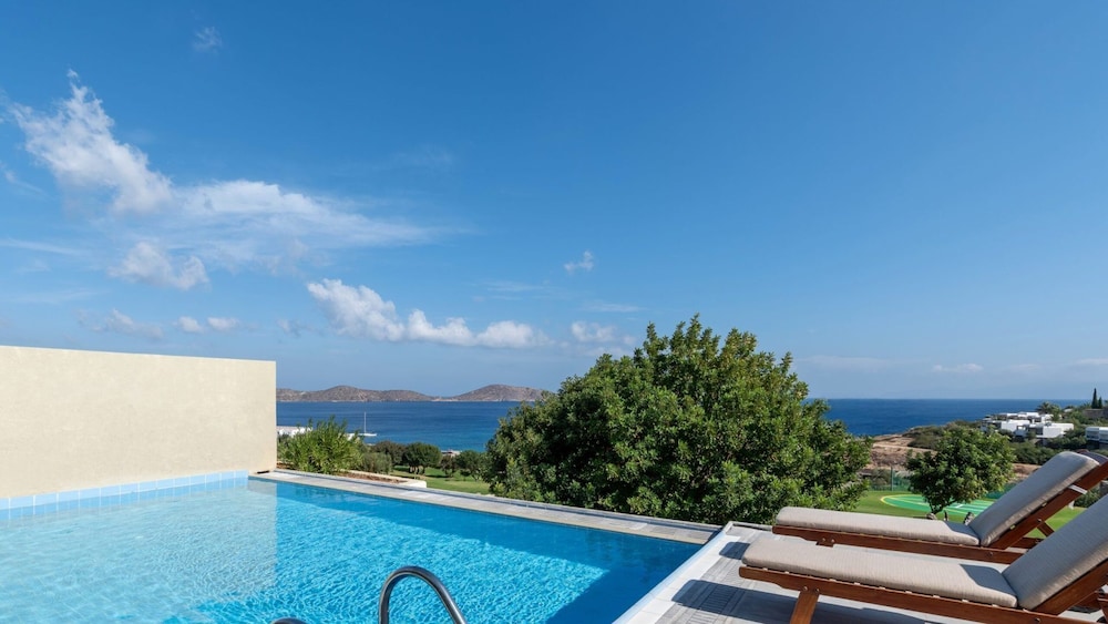 Porto Elounda Golf & Spa Resort — Swimming pool in Elounda