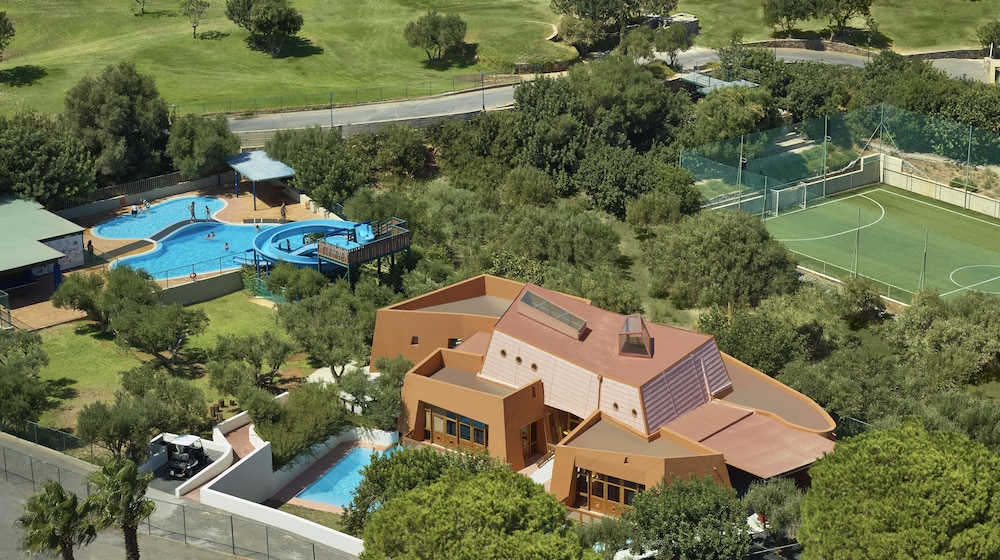 Porto Elounda Golf & Spa Resort — Hotel building in Elounda