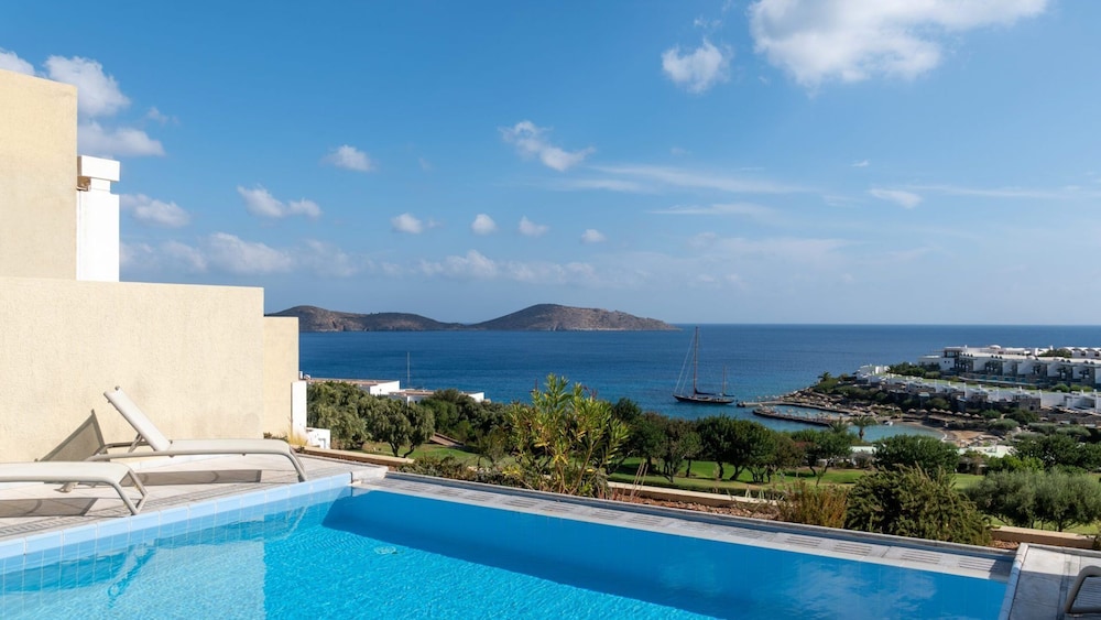 Porto Elounda Golf & Spa Resort — Swimming pool in Elounda