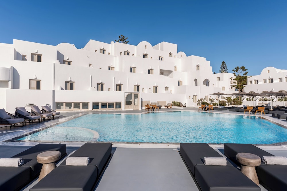 Santorini Palace — Hotel building in Firostefan, South Aegean