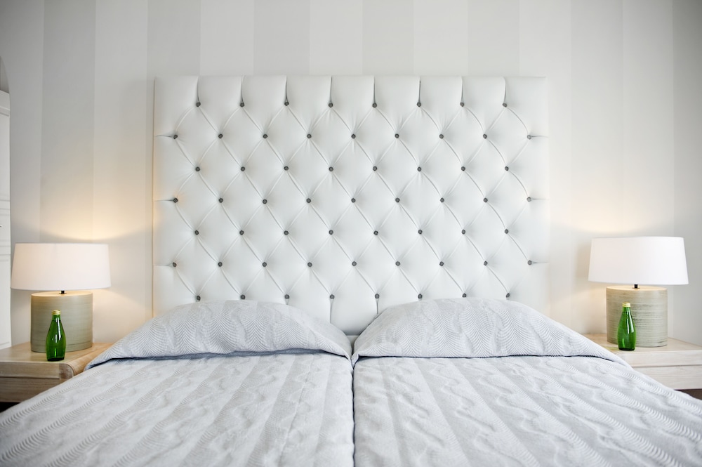 Santorini Palace — Hotel rooms in Firostefan, South Aegean