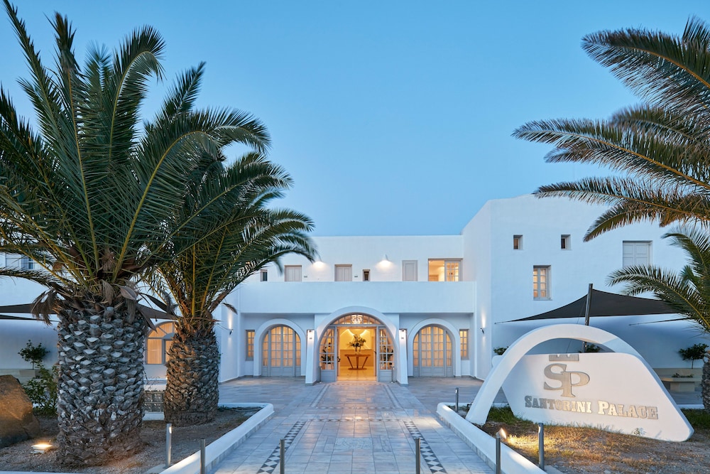Santorini Palace — Hotel building in Firostefan, South Aegean
