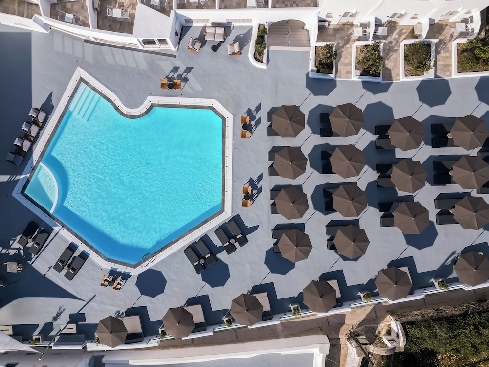 Santorini Palace — Swimming pool in Firostefan, South Aegean