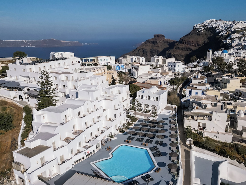 Santorini Palace — Hotel building in Firostefan, South Aegean