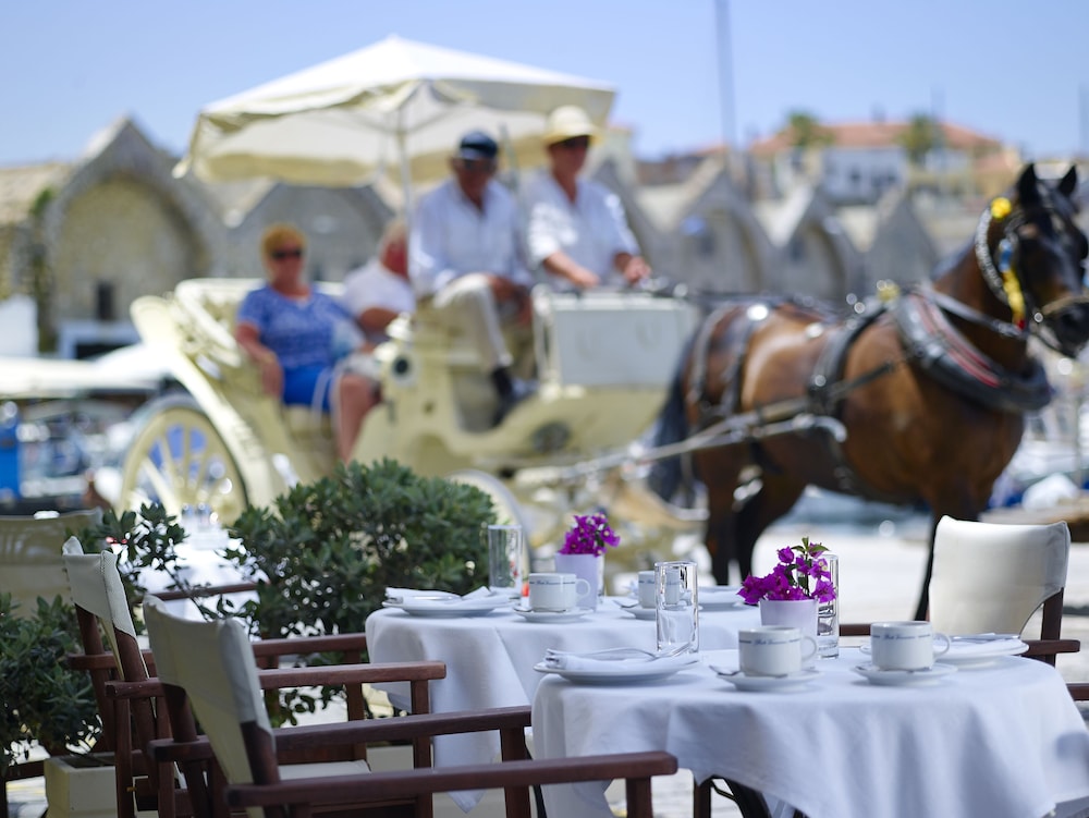 Porto Veneziano Hotel — Restaurant & bars in Chania