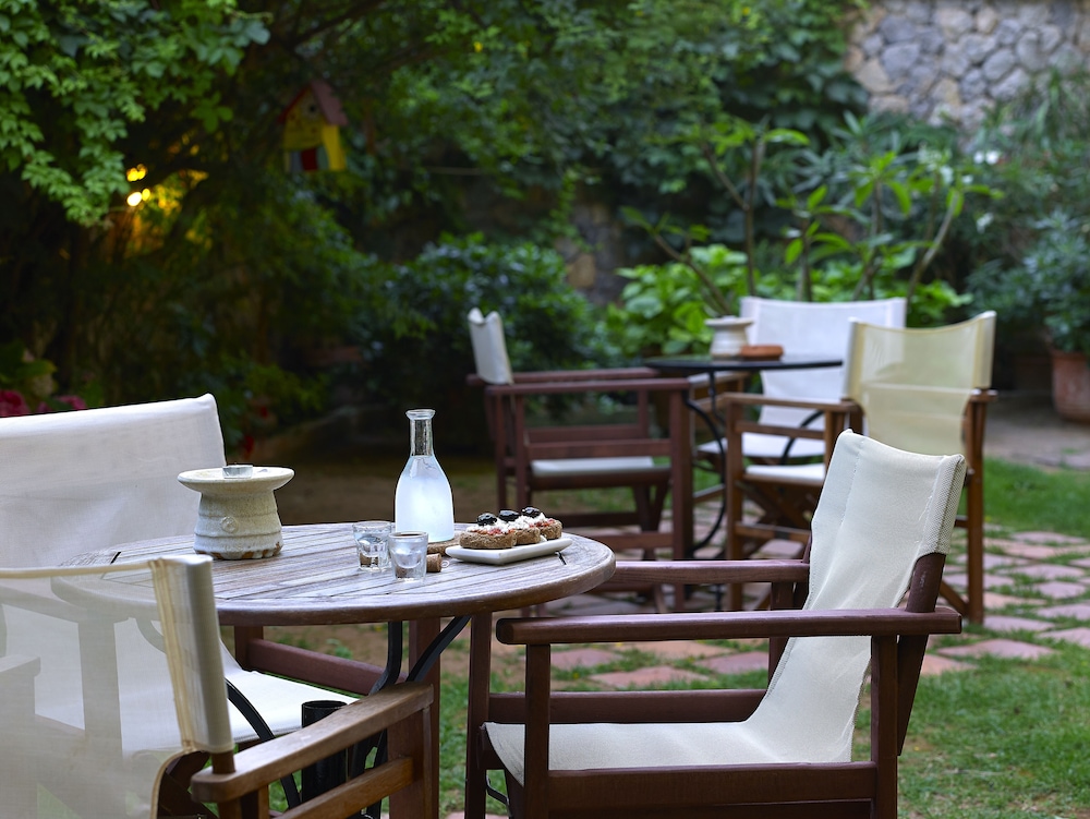Porto Veneziano Hotel — Restaurant & bars in Chania