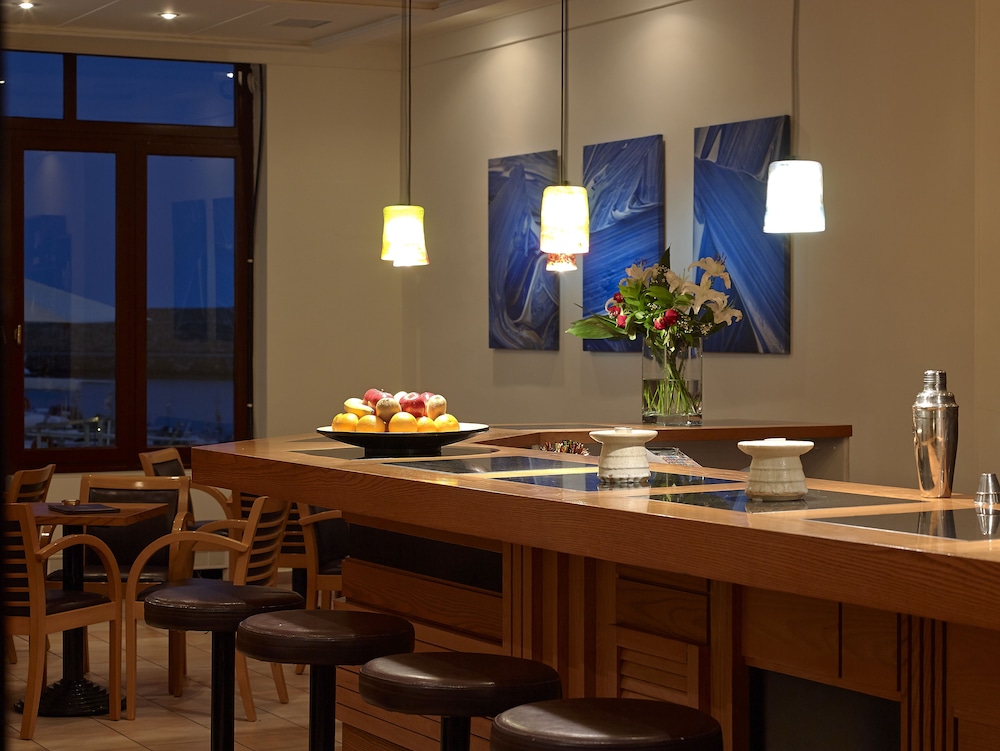 Porto Veneziano Hotel — Restaurant & bars in Chania