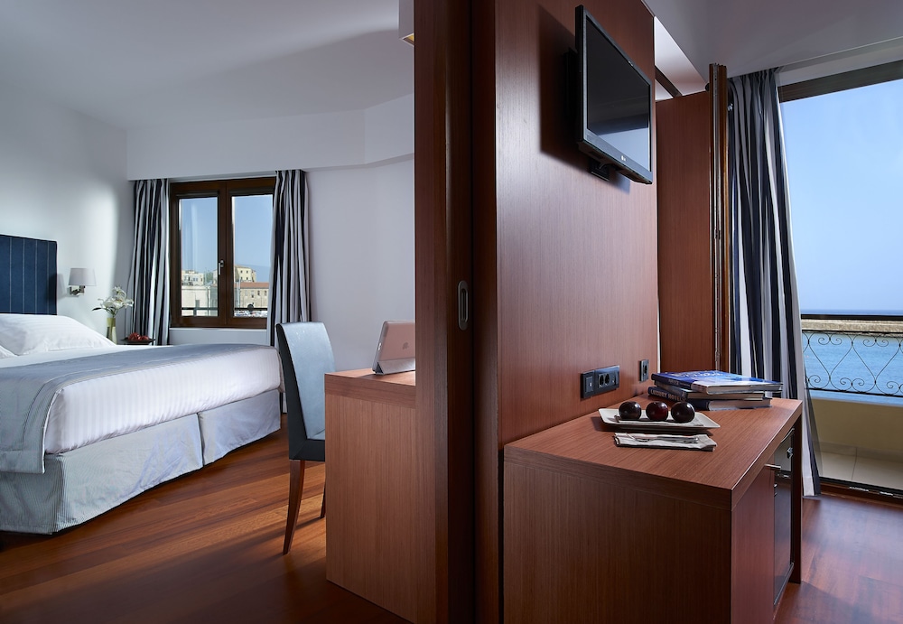 Porto Veneziano Hotel — Hotel rooms in Chania