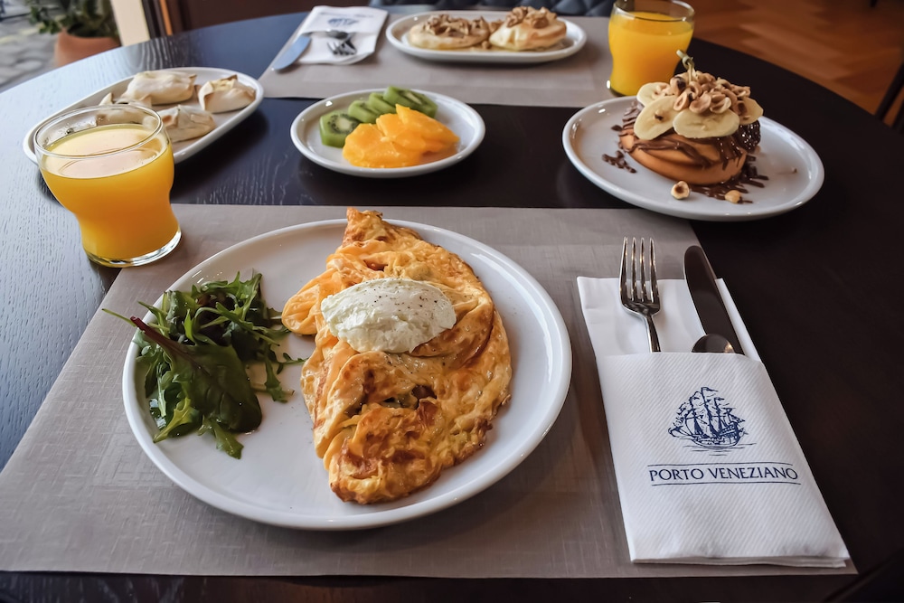 Porto Veneziano Hotel — Restaurant & bars in Chania