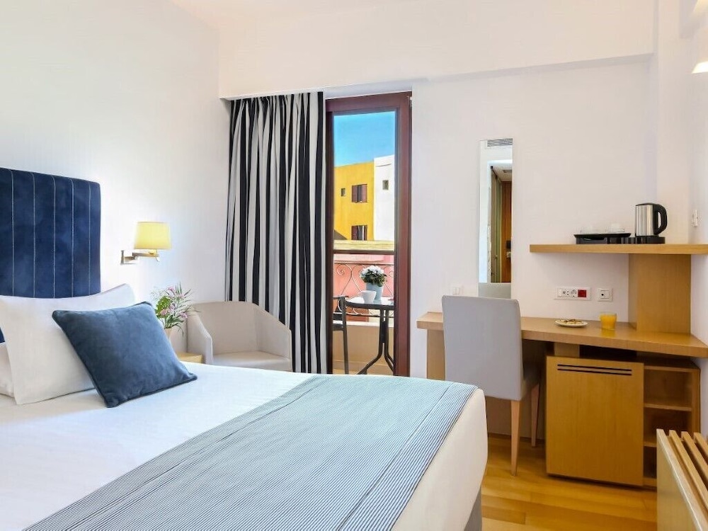 Porto Veneziano Hotel — Hotel rooms in Chania