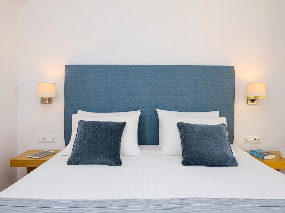 Porto Veneziano Hotel — Hotel rooms in Chania