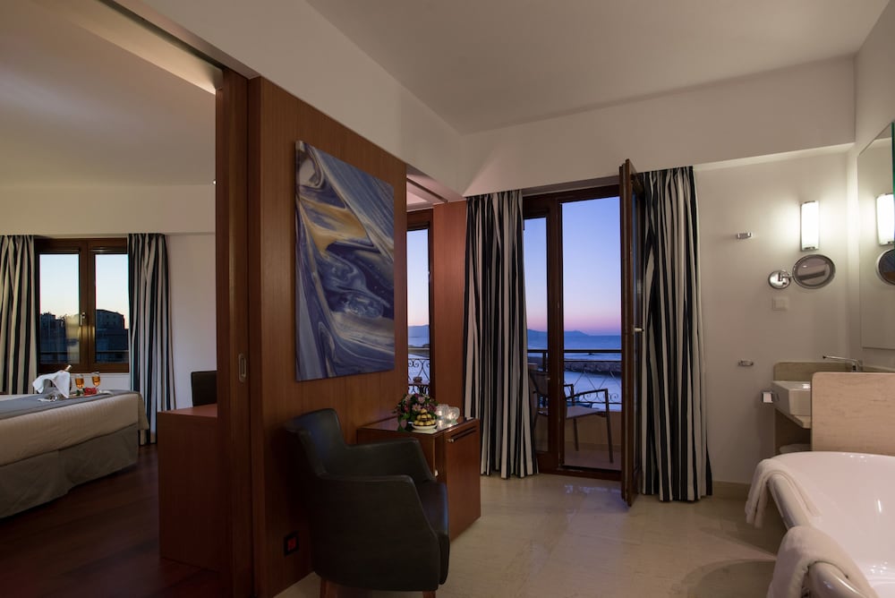 Porto Veneziano Hotel — Hotel rooms in Chania