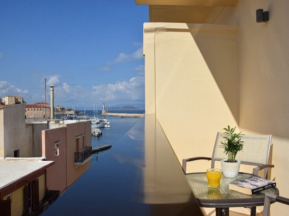 Porto Veneziano Hotel — Hotel rooms in Chania