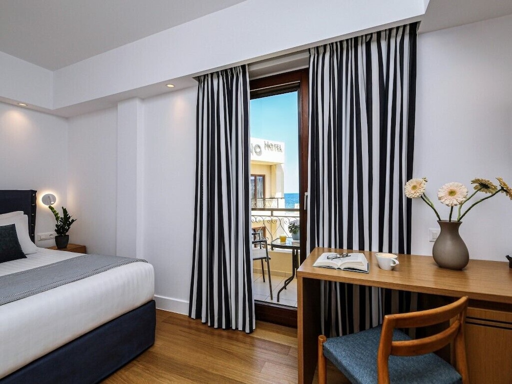 Porto Veneziano Hotel — Hotel rooms in Chania