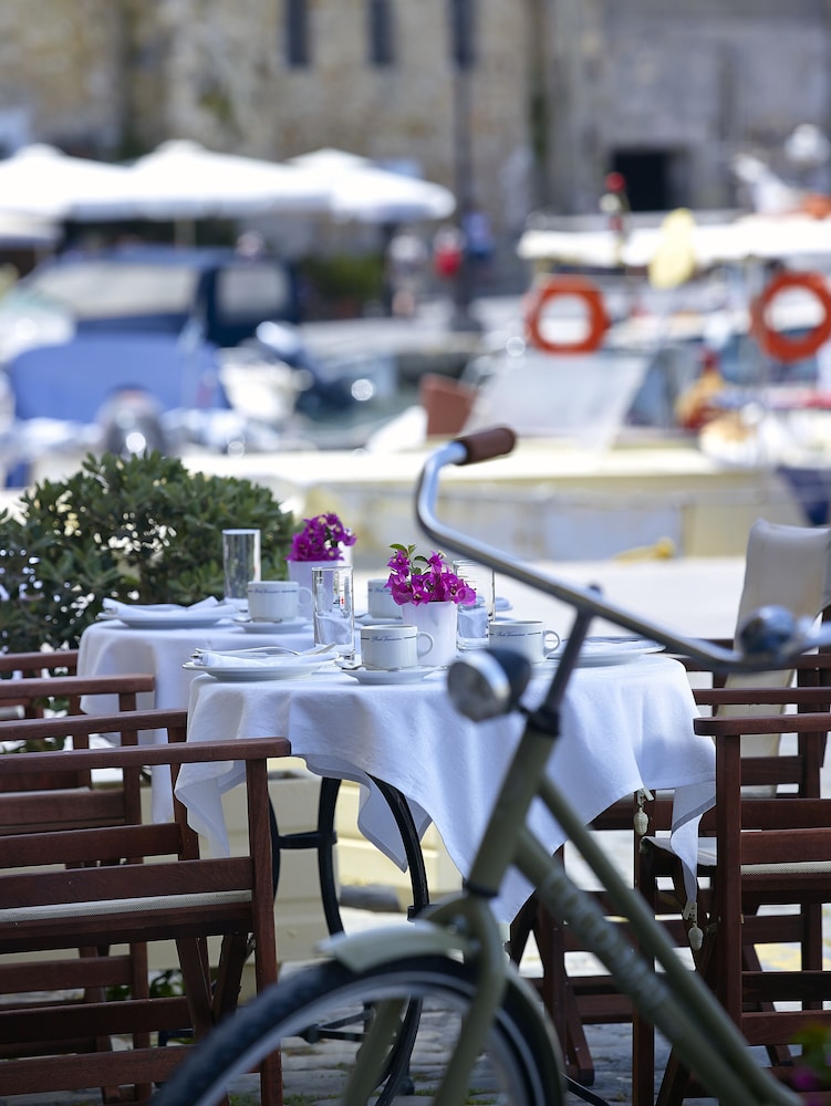 Porto Veneziano Hotel — Restaurant & bars in Chania