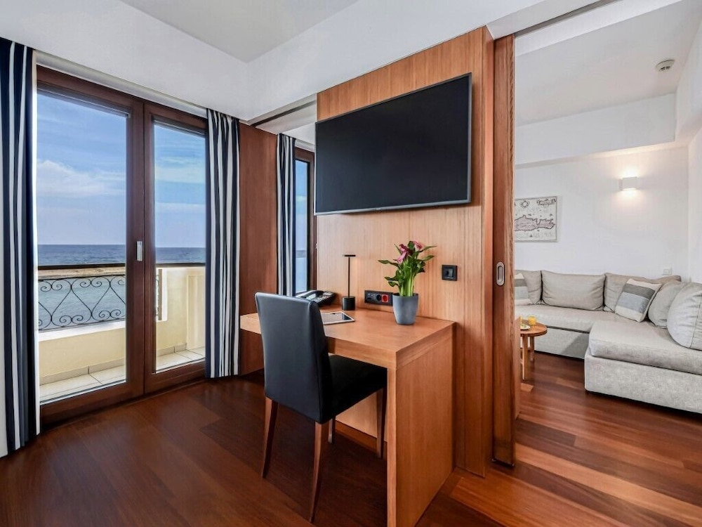 Porto Veneziano Hotel — Hotel rooms in Chania