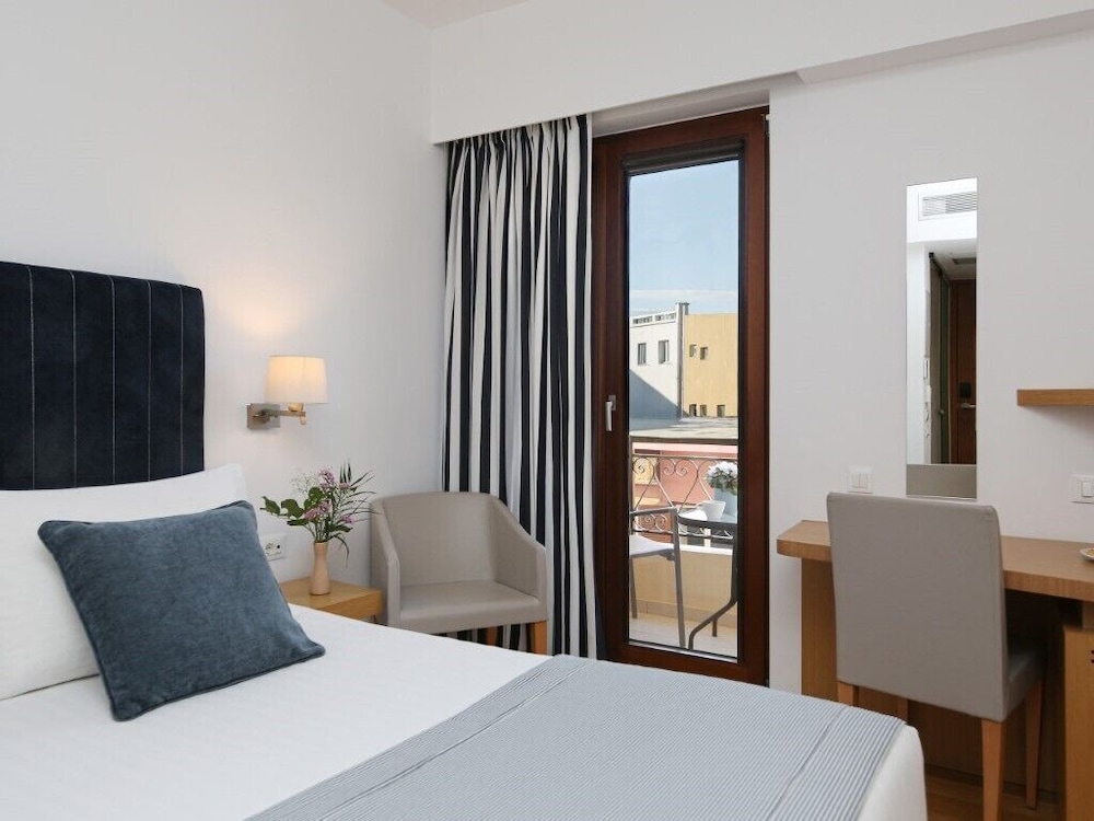 Porto Veneziano Hotel — Hotel rooms in Chania