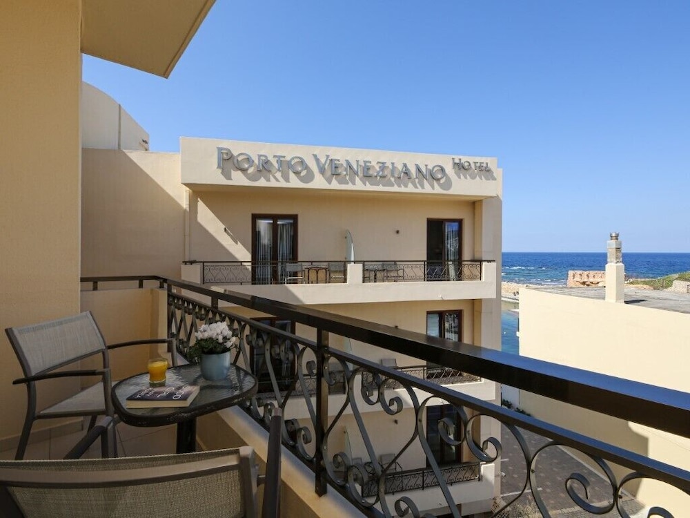 Porto Veneziano Hotel — Hotel building in Chania