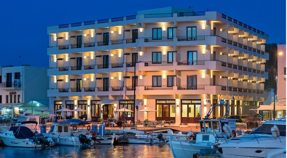Porto Veneziano Hotel — Hotel building in Chania