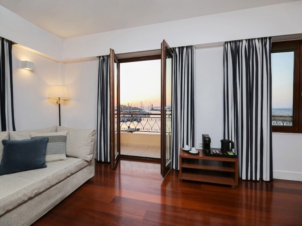 Porto Veneziano Hotel — Hotel rooms in Chania