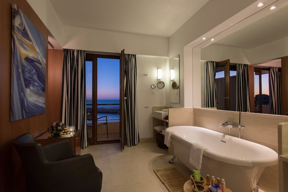 Porto Veneziano Hotel — Hotel rooms in Chania