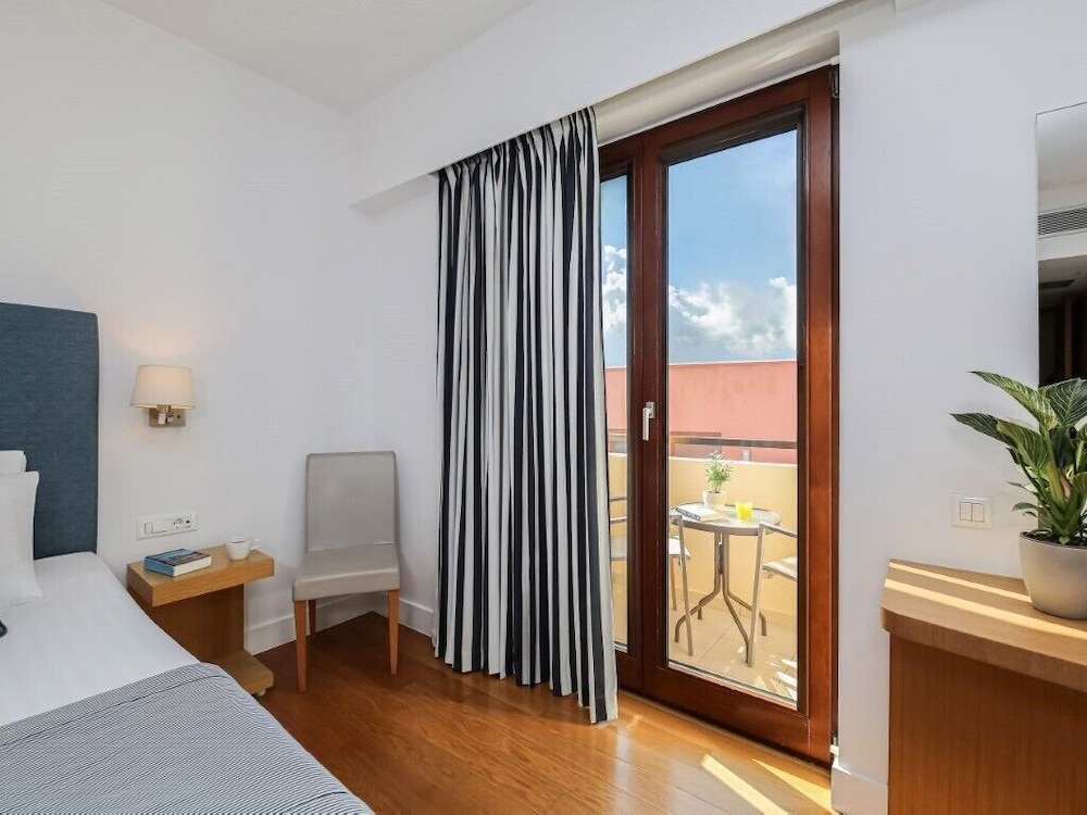 Porto Veneziano Hotel — Hotel rooms in Chania