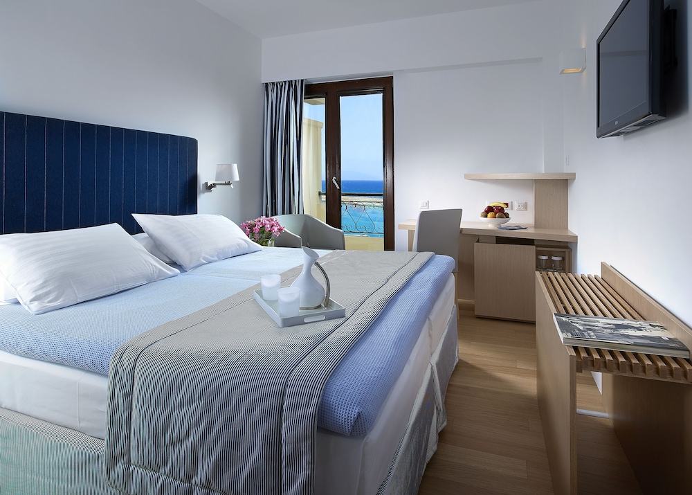 Porto Veneziano Hotel — Hotel rooms in Chania