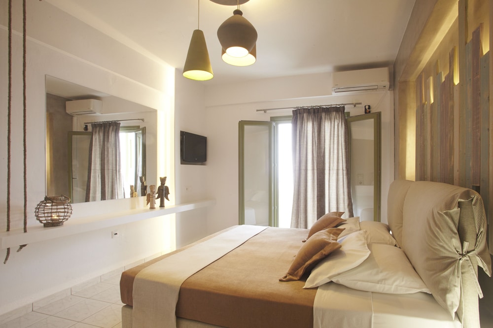 Studios Marios — Hotel rooms in Kamari, South Aegean