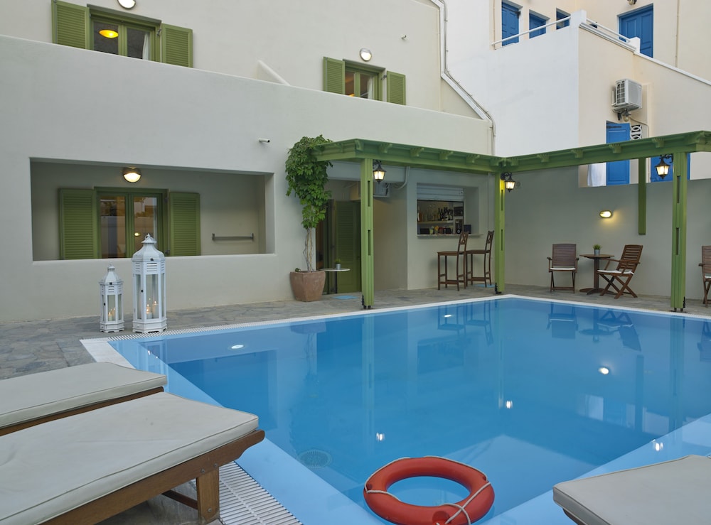 Studios Marios — Swimming pool in Kamari, South Aegean