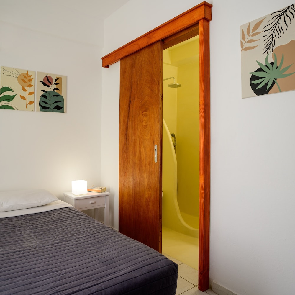 Studios Marios — Hotel rooms in Kamari, South Aegean