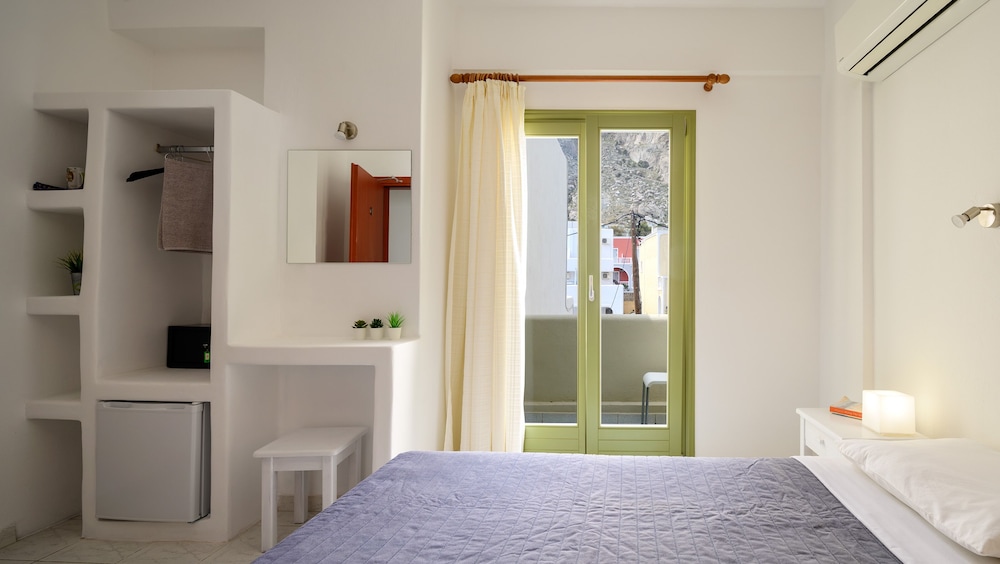 Studios Marios — Hotel rooms in Kamari, South Aegean