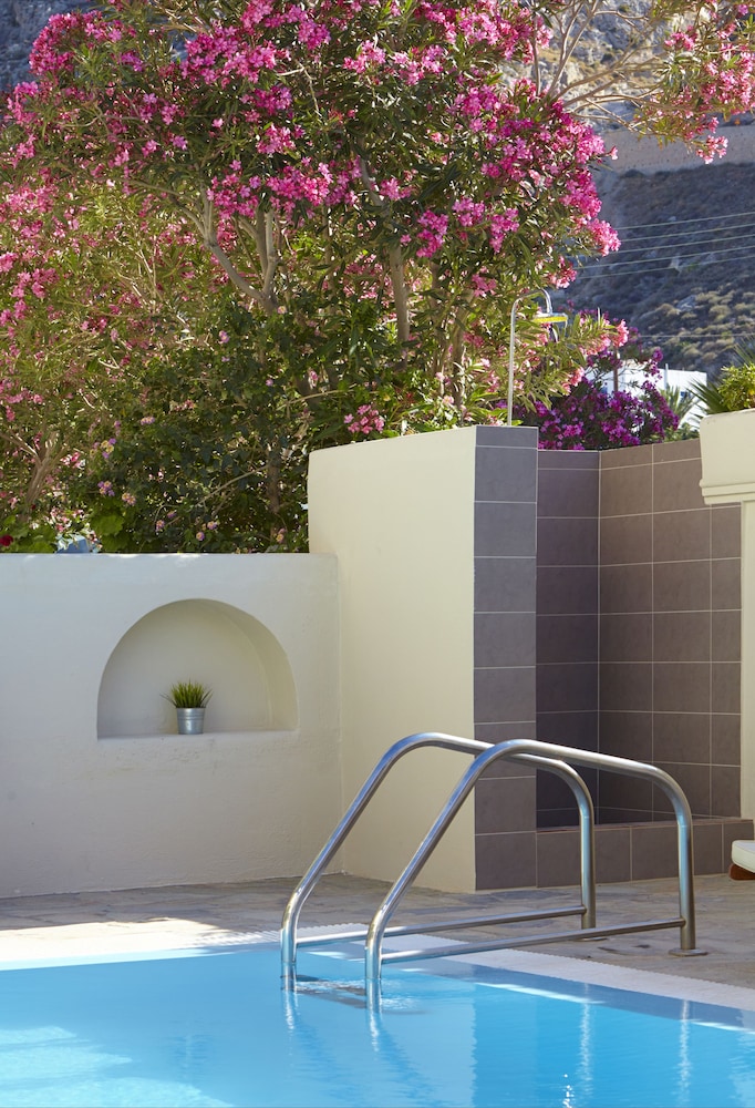 Studios Marios — Swimming pool in Kamari, South Aegean
