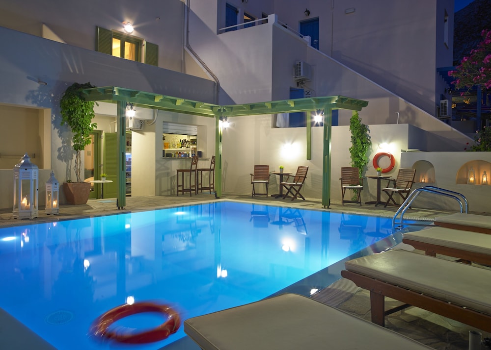 Studios Marios — Swimming pool in Kamari, South Aegean