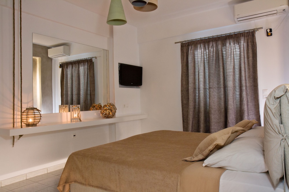 Studios Marios — Hotel rooms in Kamari, South Aegean