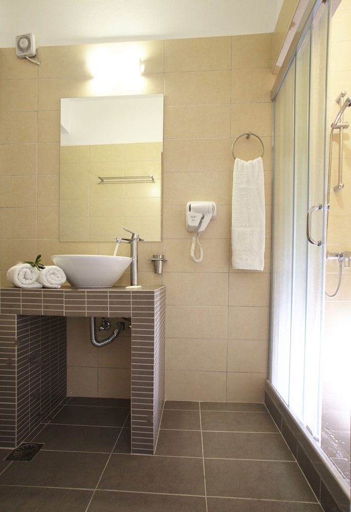 Studios Marios — Hotel rooms in Kamari, South Aegean