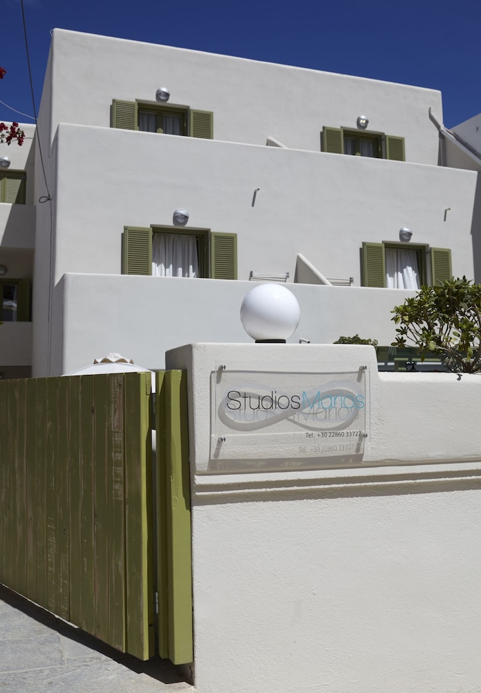 Studios Marios — Hotel building in Kamari, South Aegean