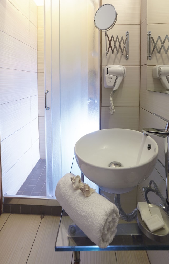 Studios Marios — Hotel rooms in Kamari, South Aegean