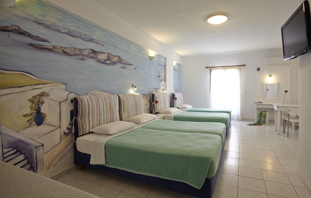 Studios Marios — Hotel rooms in Kamari, South Aegean